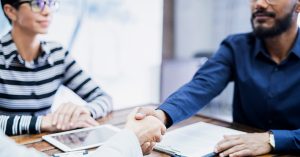 O que é fundamental para manter um bom relacionamento com o cliente